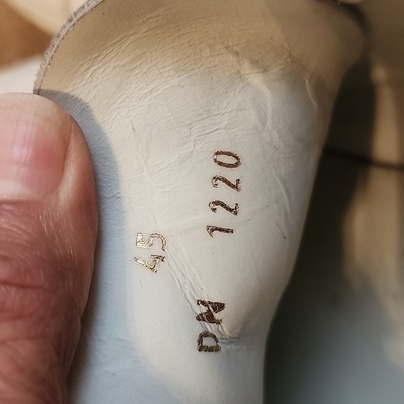 Givenchy Urban Street Leather Sneakers - Picture 3 of 16